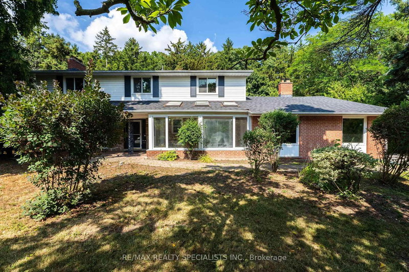 145 Wolfdale Ave, Oakville, L6L 4R9 | Image 3