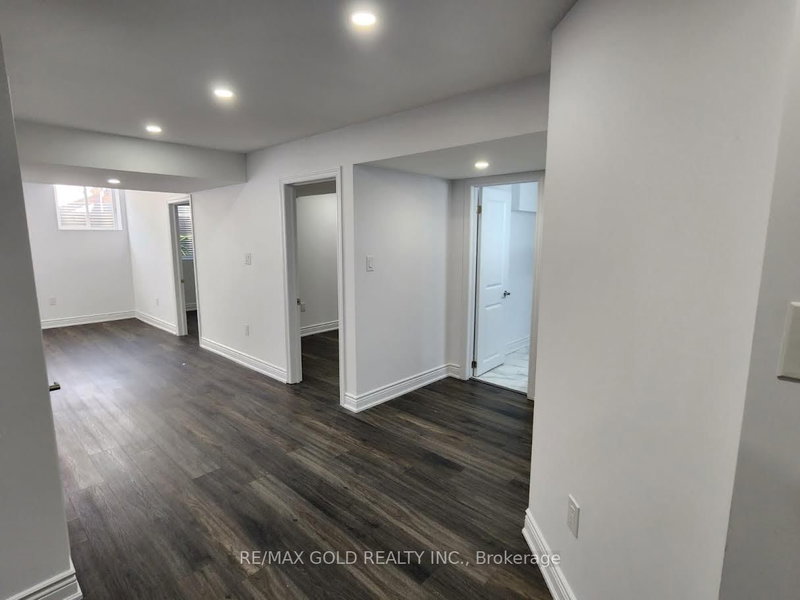 298 Etheridge Ave, Milton, L9E 1H7 | Image 2