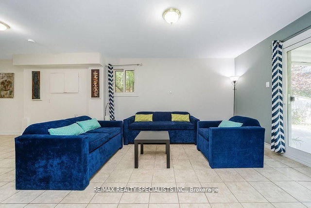 6 Griselda Court