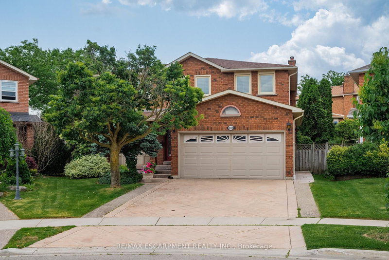2054 Teeside Crt, Mississauga, L5M 3E5 | Image 2