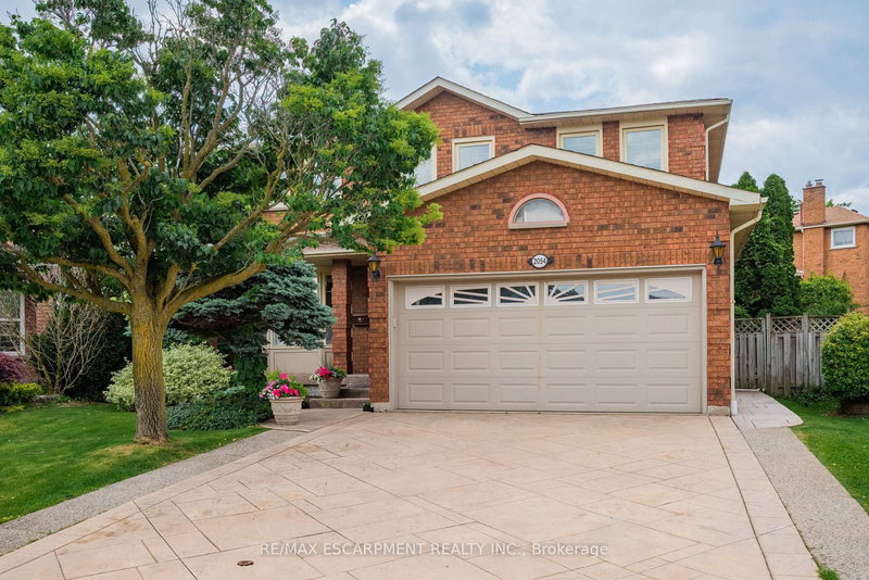 2054 Teeside Crt, Mississauga, L5M 3E5 | Image 3