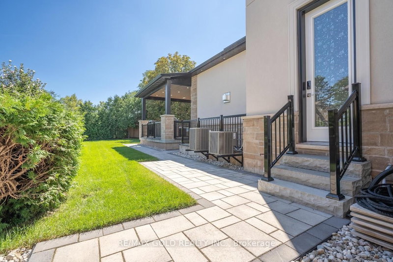 19 Maldaver Ave, Mississauga, L5M 1W4 | Image 3