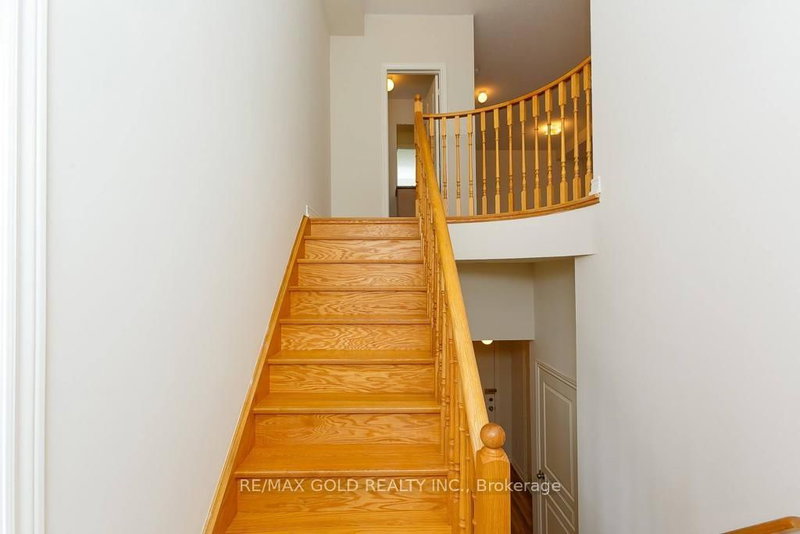 137 Inspire Blvd, Brampton, L6R 0B3 | Image 3