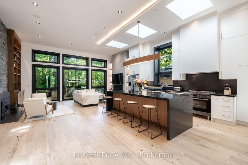 58 Farningham Cres, Toronto, M9B 3B6 | Image 2