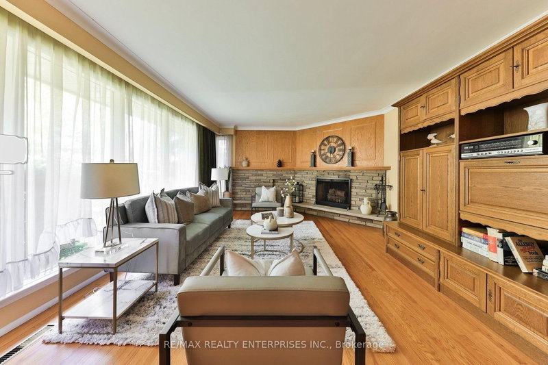 1364 Avonbridge Dr, Mississauga, L5G 3G5 | Image 3
