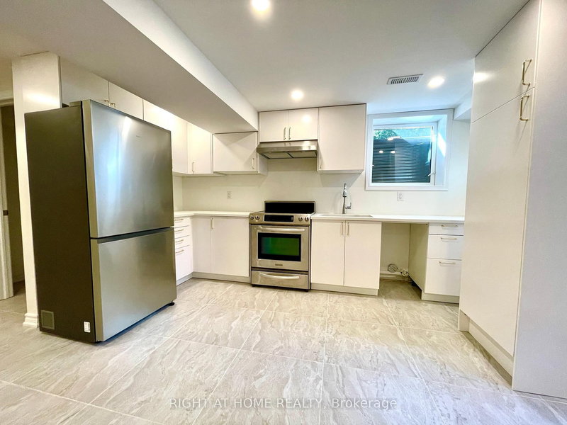 Basement - 106 Vivians Cres, Brampton, L6Y 4V4 | Image 2