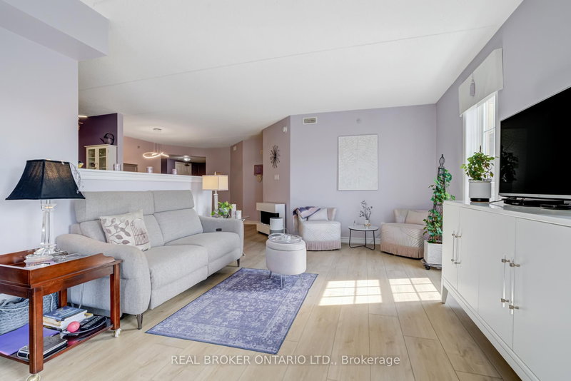 313 - 1460 Bishops Gate, Oakville, L6M 4N5 | Image 2