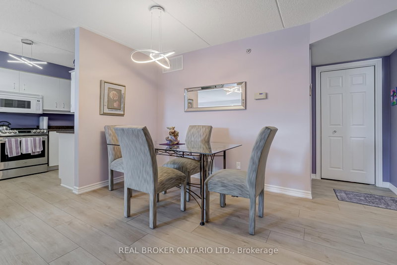 313 - 1460 Bishops Gate, Oakville, L6M 4N5 | Image 3