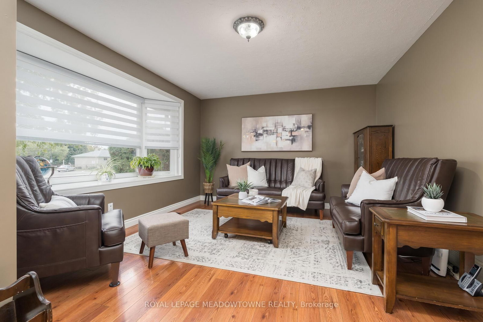 Detached House sold at 12 Sargent Road, Halton Hills, Ontario, L7G 1K7 - Georgetown - MLS: W12413519