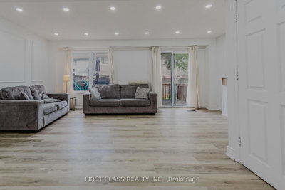 75 Royal Salisbury Way — photo 5