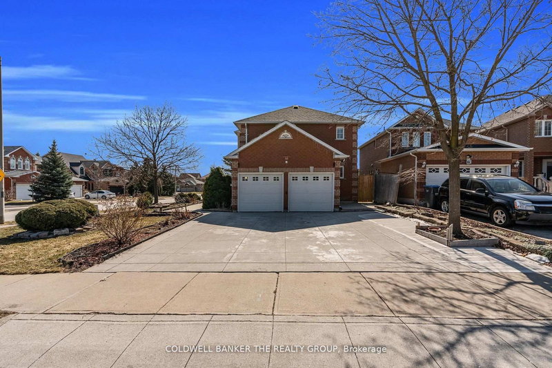 10 Colleyville St, Brampton, L7A 1H3 | Image 3