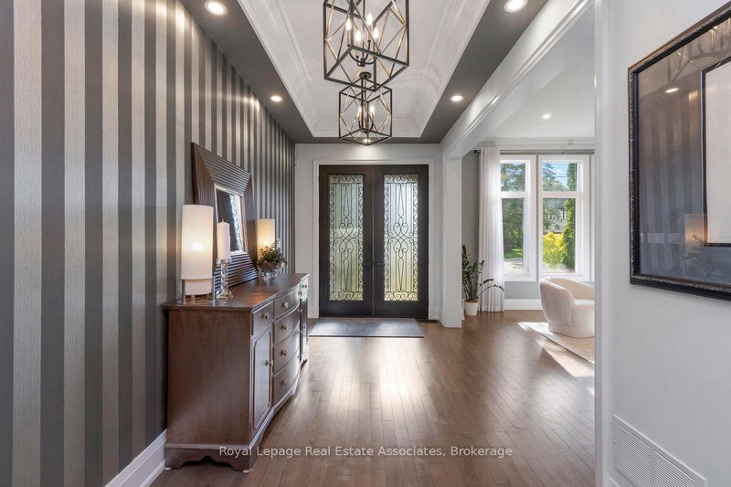 1285 Mineola Gdns, Mississauga, L5G 3Y5 | Image 3