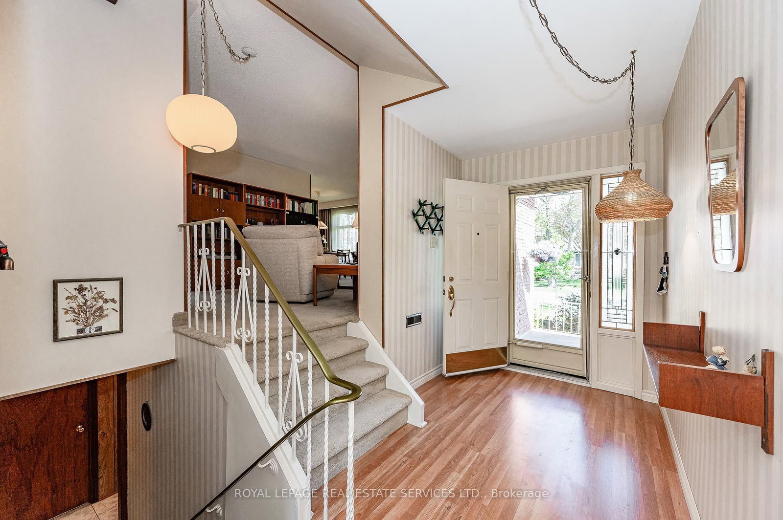 Listing Image 7