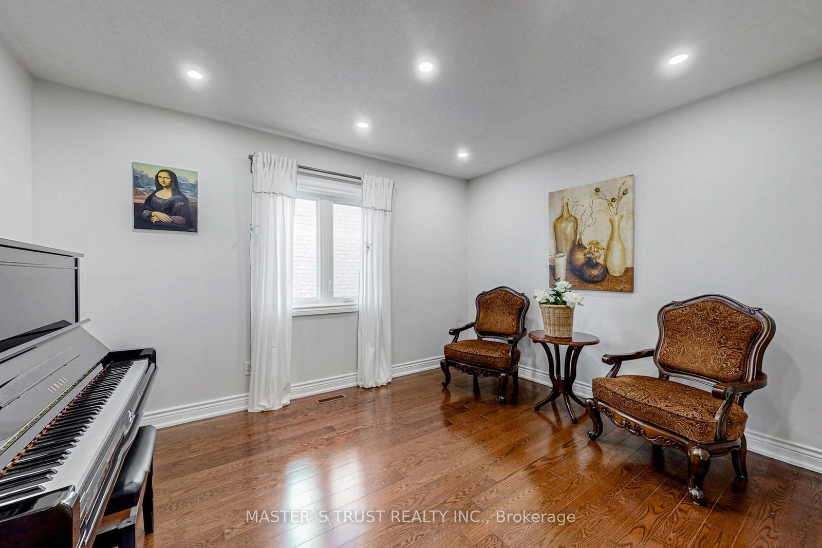 Listing Image 7