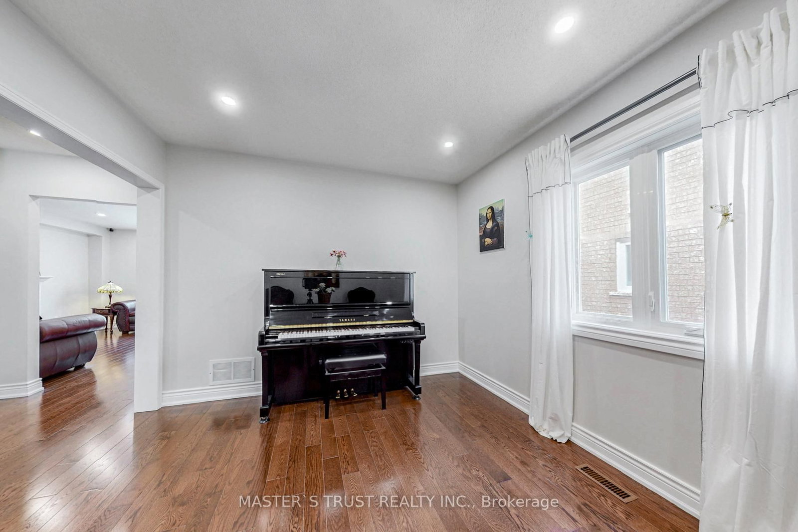 Listing Image 8