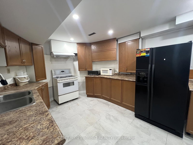 Lower - 1588 Princelea Pl, Mississauga, L5M 3P2 | Image 2