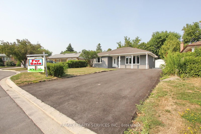 32 Sanford Cres, Brampton, L6X 2C3 | Image 3