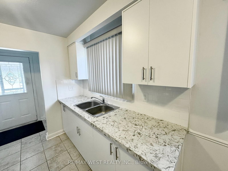 25 Bimini Cres, Toronto, M3N 1S1 | Image 3