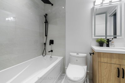 10 Benson Mississauga,ON L5H 2P2 — Photo 34
