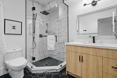 10 Benson Mississauga,ON L5H 2P2 — Photo 35
