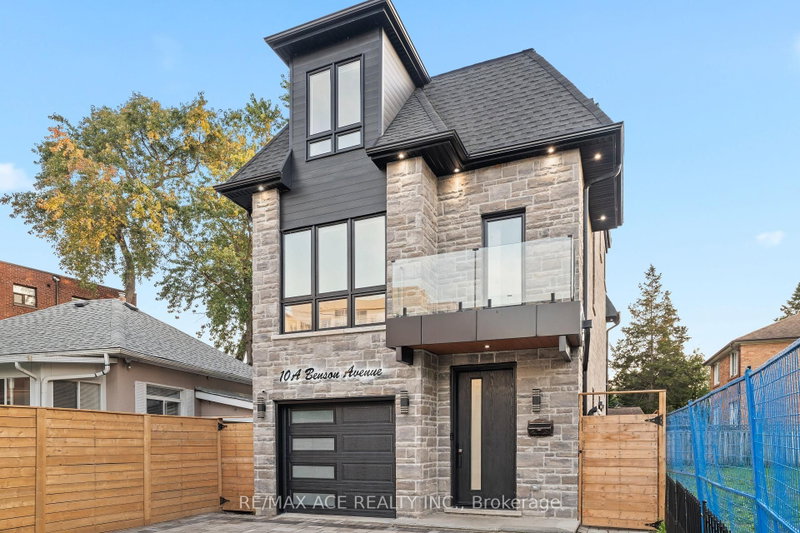 10 Benson Mississauga,ON L5H 2P2 — Photo 4