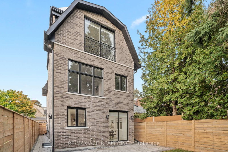 10 Benson Mississauga,ON L5H 2P2 — Photo 5