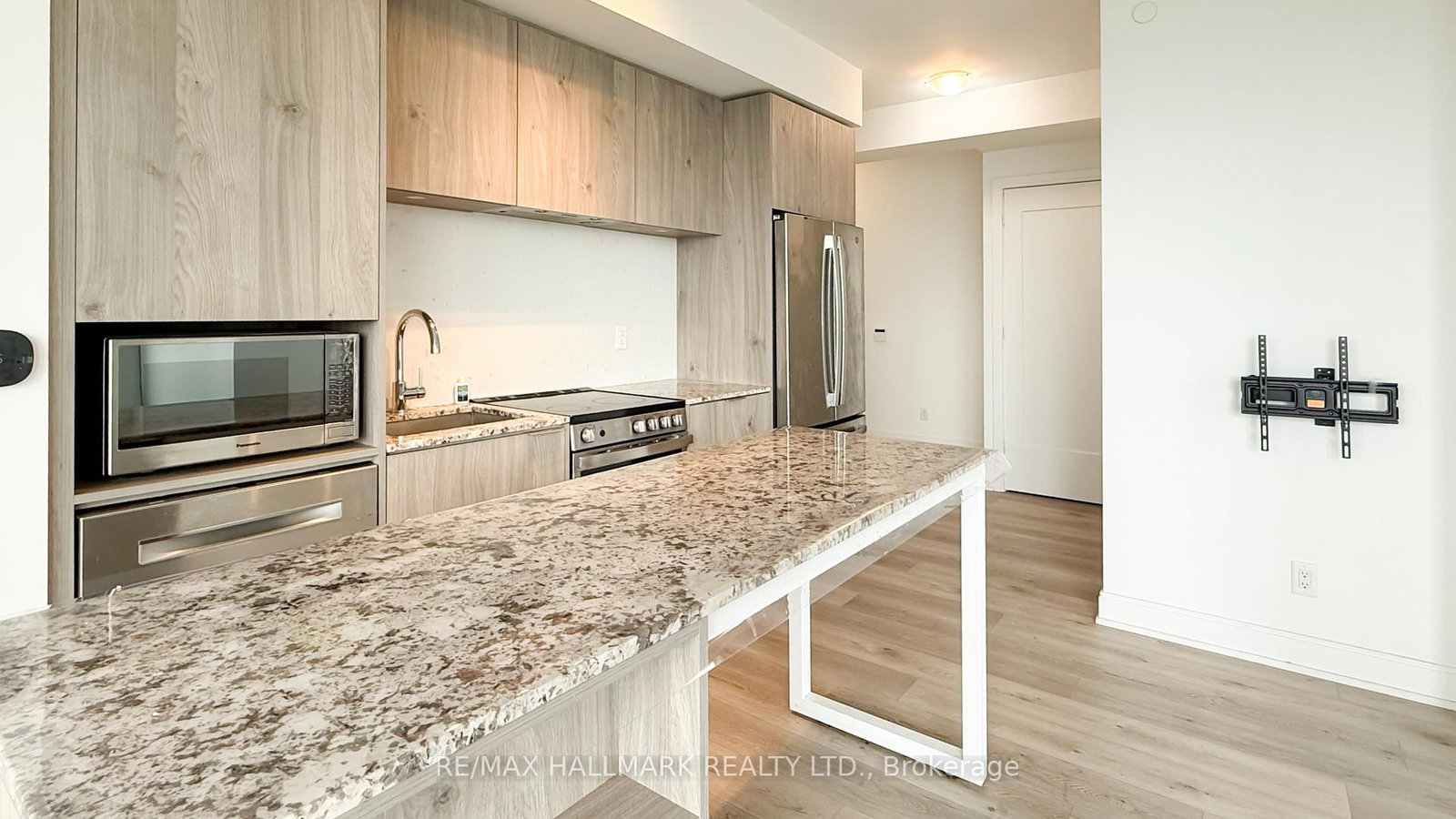 4002-70 Annie Craig Drive, Toronto, ON, photo 4