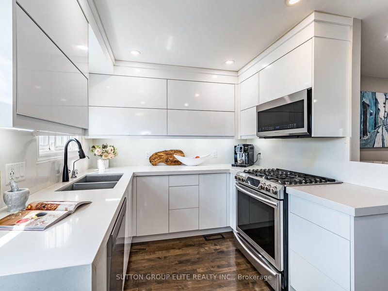 107 Martha St N, Caledon, L7E 4X5 | Image 2