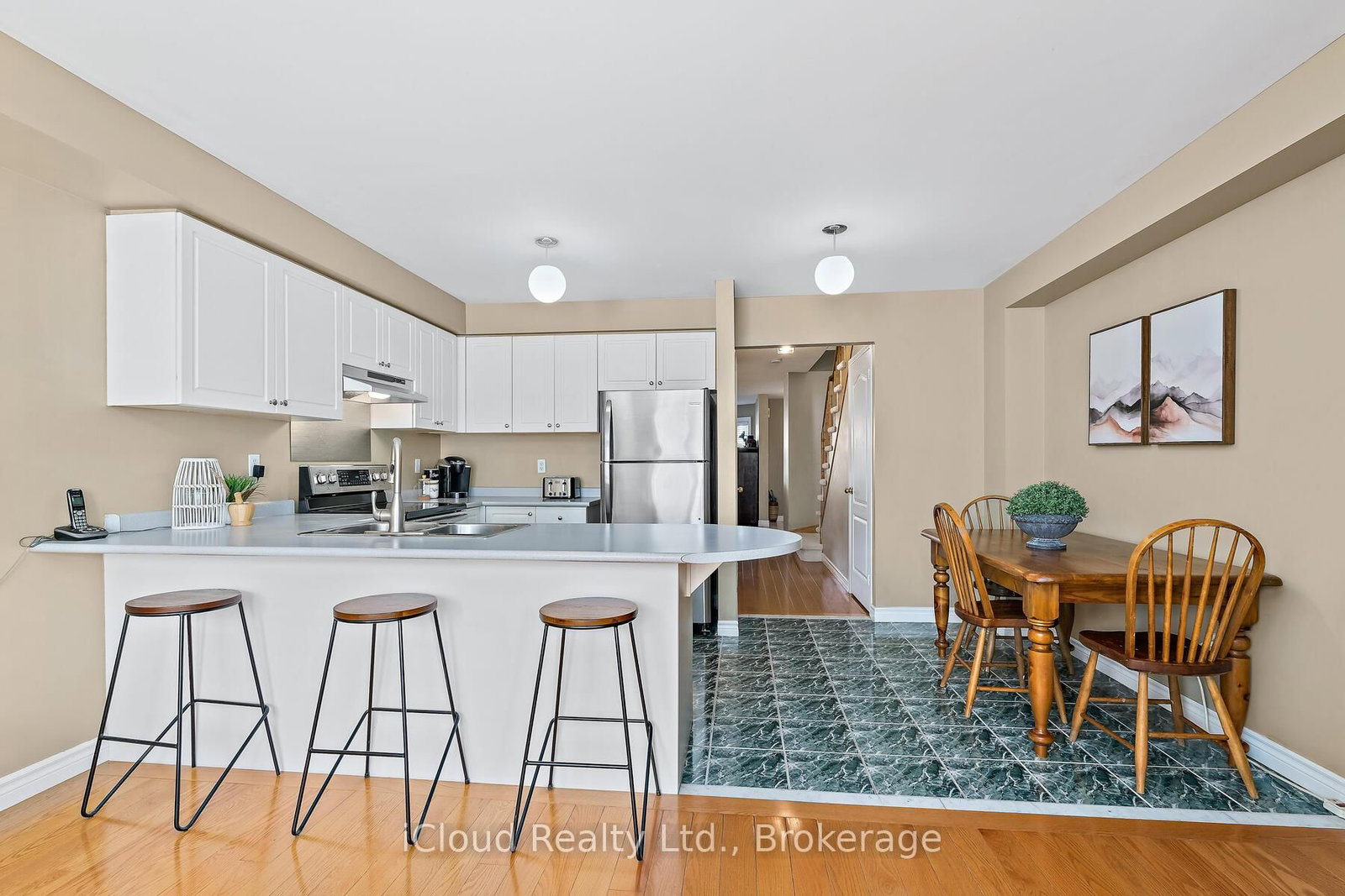 Listing Image 7