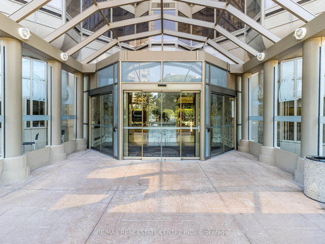 2407 - 1 Palace Pier Court