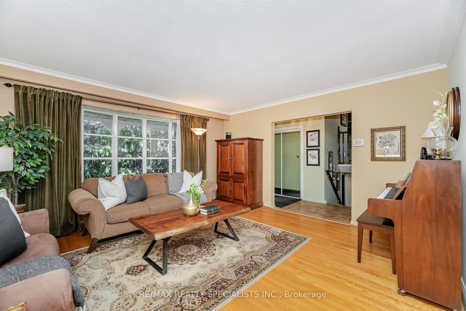 Listing Image 7