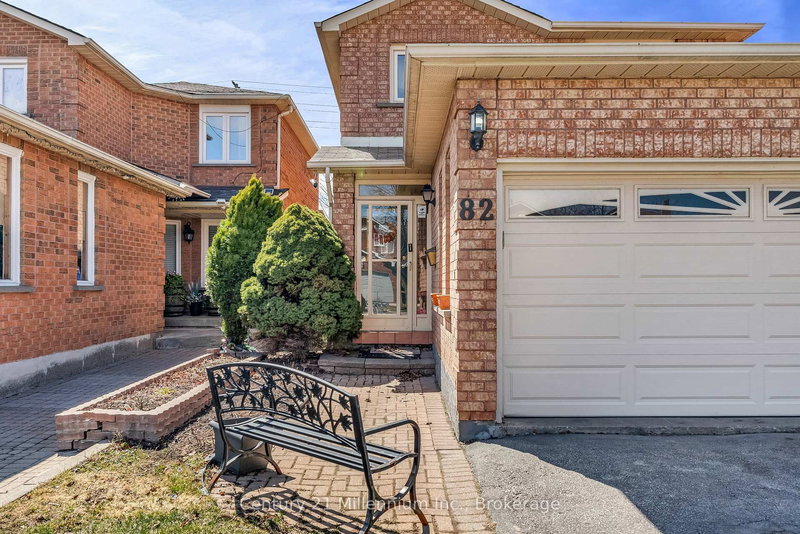82 Candy Cres, Brampton, L6X 3Z9 | Image 2