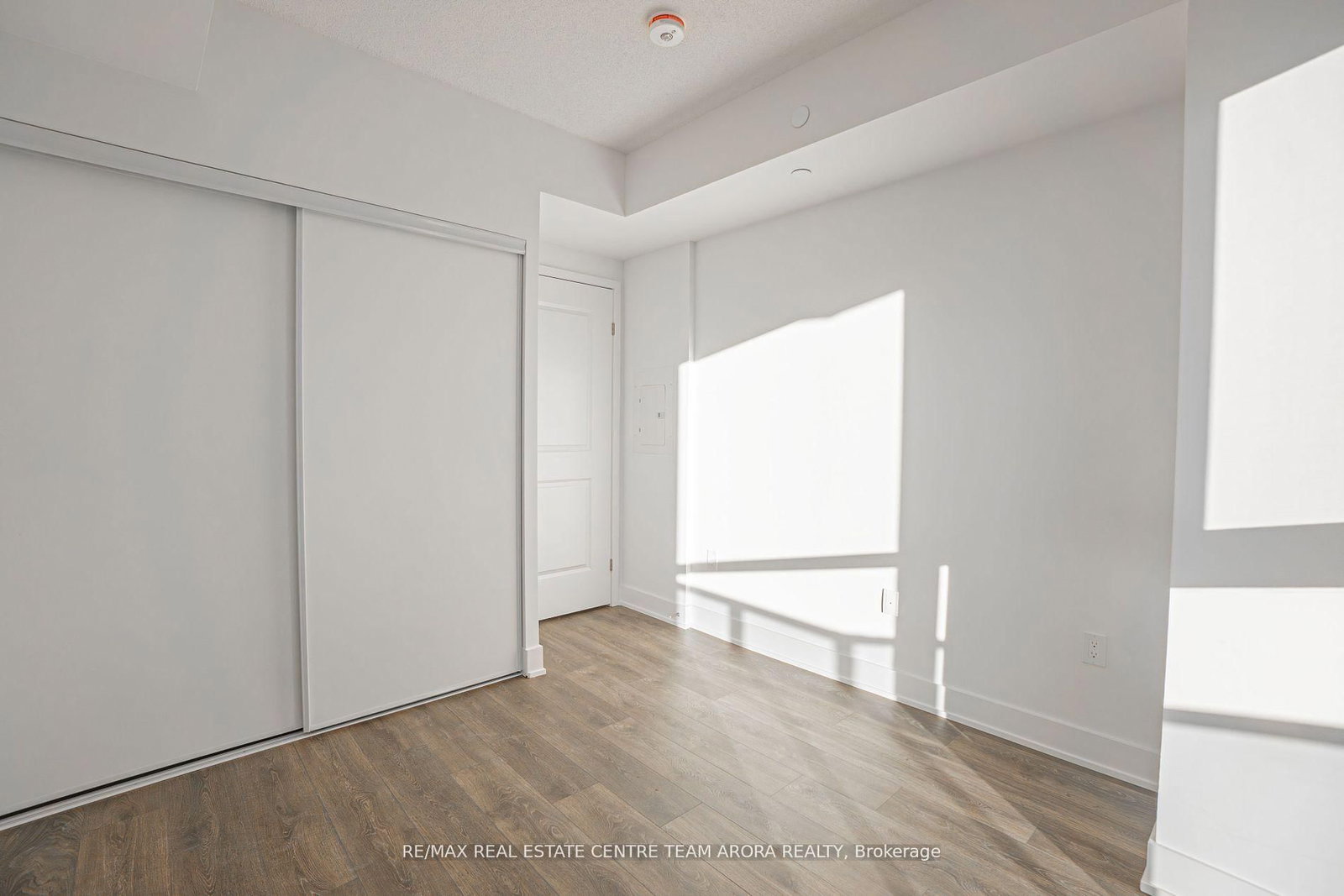 202 Burnhamthorpe Road E, Unit 903 - Photo 10