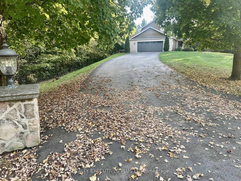 33 Gibson Lake Dr, Caledon, L7E 4B3 | Image 2