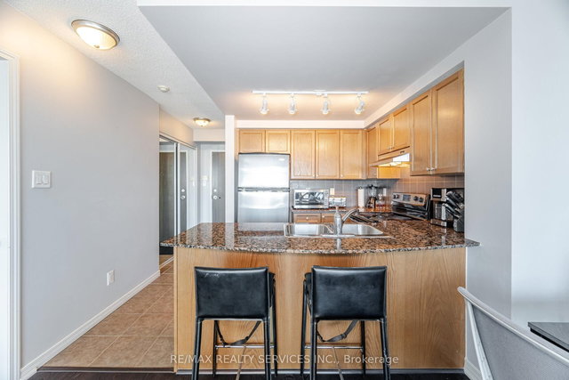 2003 - 9 George Street N