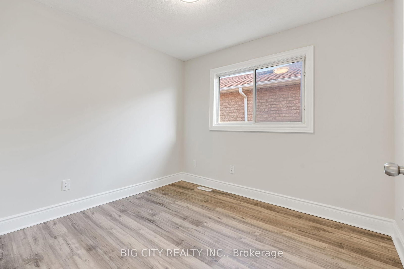 Listing Image 33