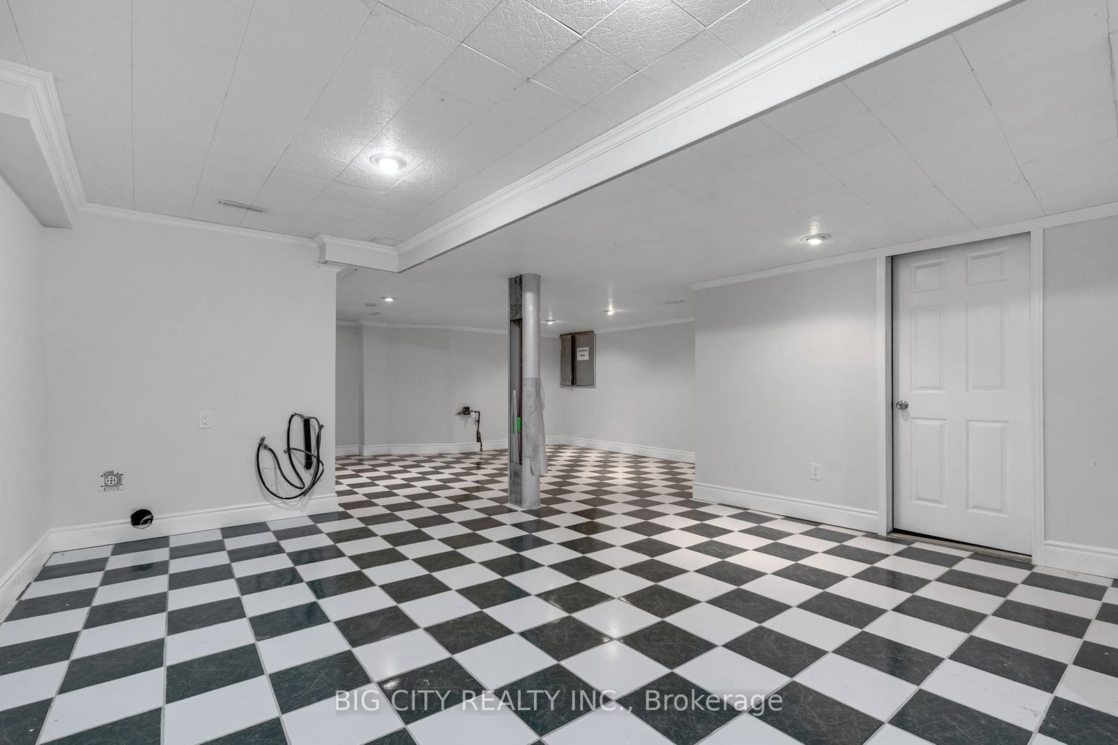 Listing Image 45