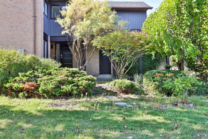 168 Kingsbridge Garden Circ, Mississauga, L5R 1T5 | Image 2