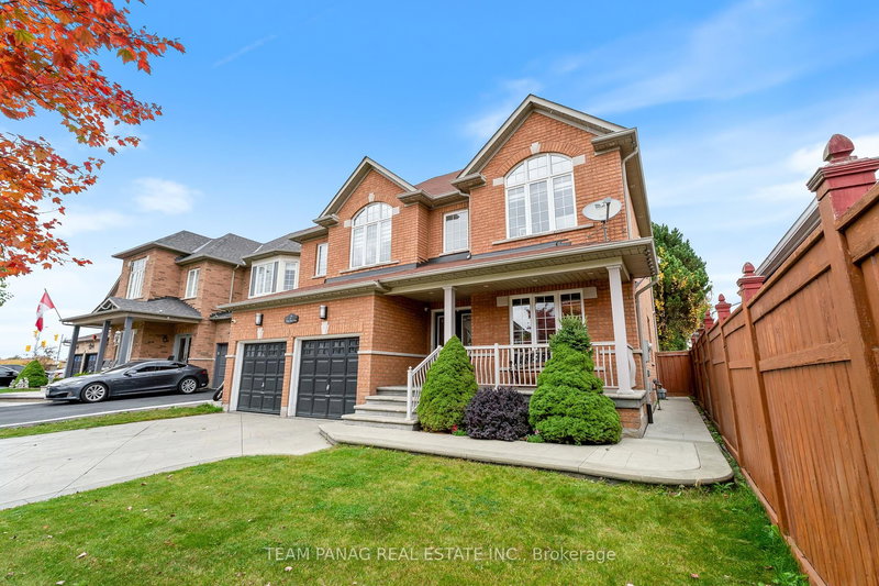 7 Yellow Avens Blvd, Brampton, L6R 0K5 | Image 2