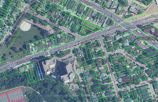 3585-3587 Eglinton Avenue W