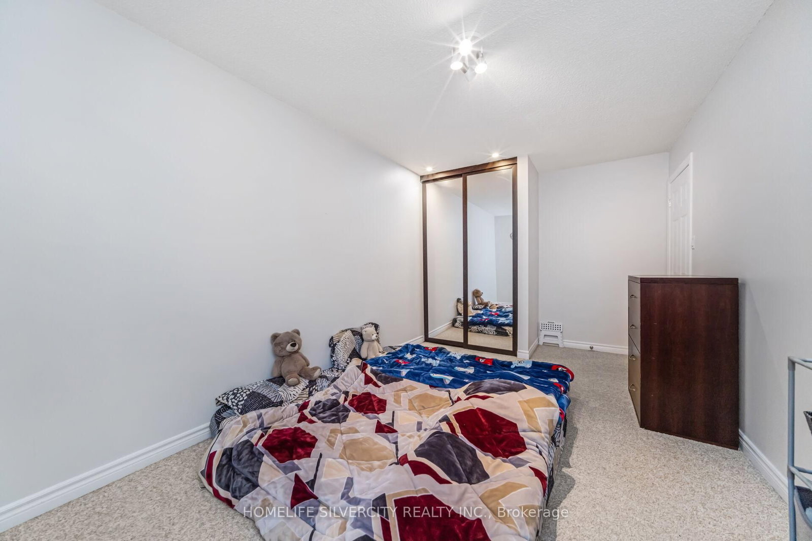 Listing Image 33
