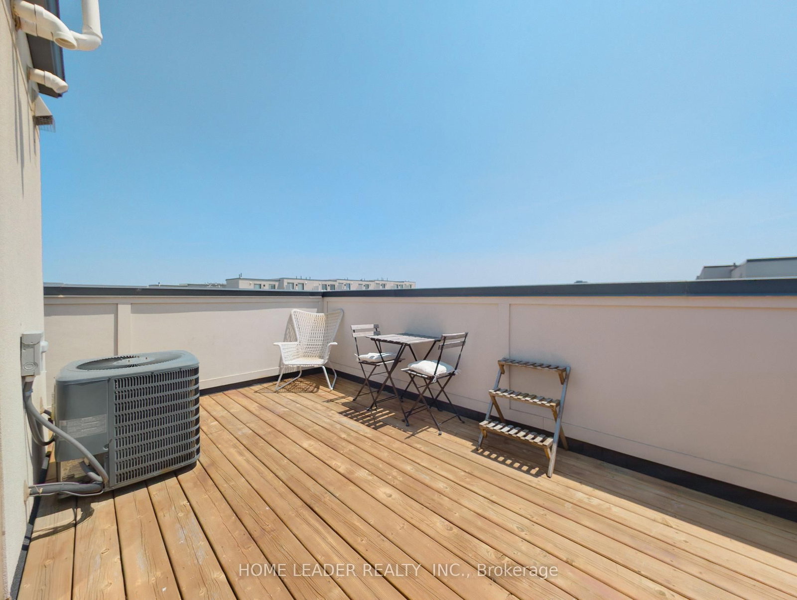 Townhouse sold at 243 Downsview Park Boulevard, Toronto, Ontario, M3K 0A5 - Downsview-Roding-CFB - MLS: W12454953