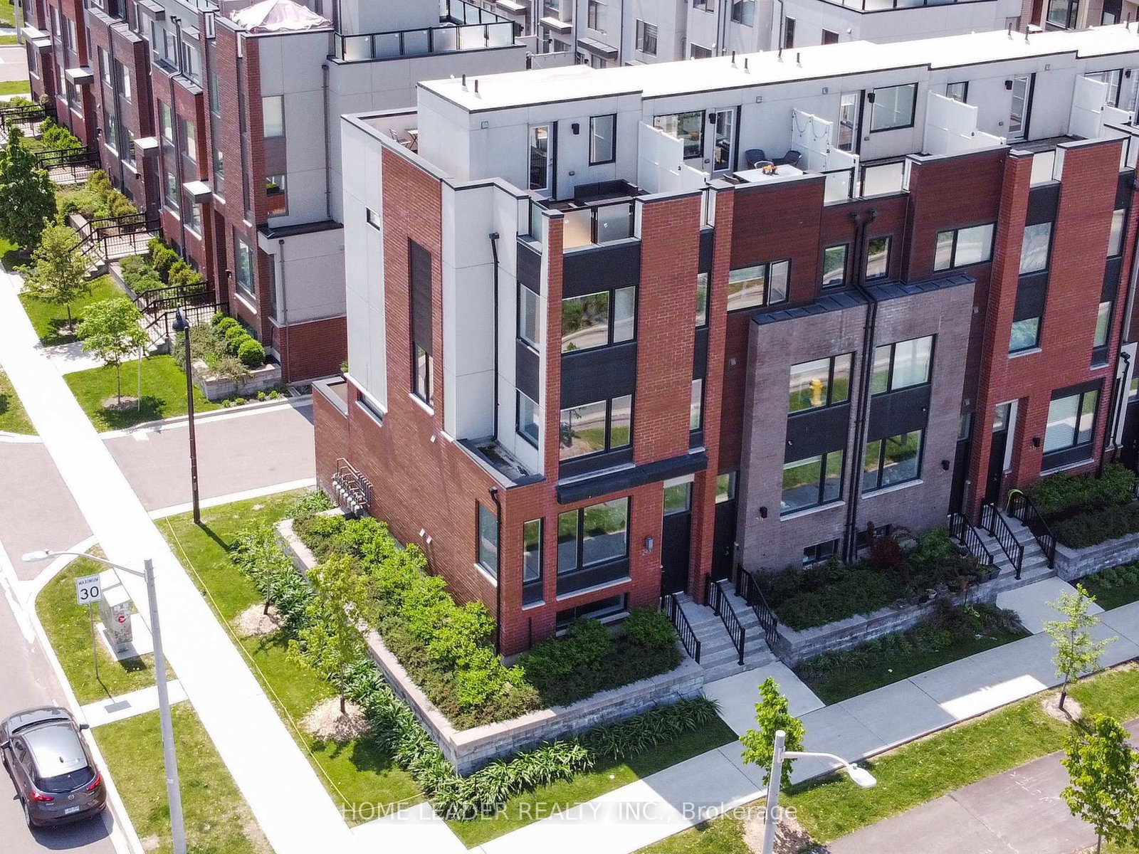 Townhouse sold at 243 Downsview Park Boulevard, Toronto, Ontario, M3K 0A5 - Downsview-Roding-CFB - MLS: W12454953