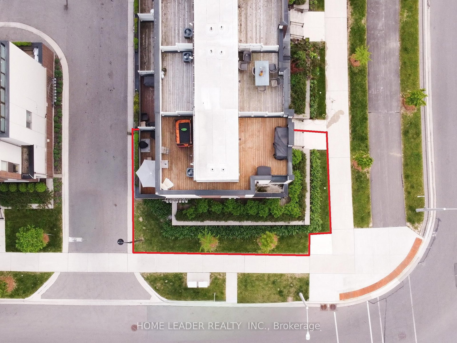 Townhouse sold at 243 Downsview Park Boulevard, Toronto, Ontario, M3K 0A5 - Downsview-Roding-CFB - MLS: W12454953