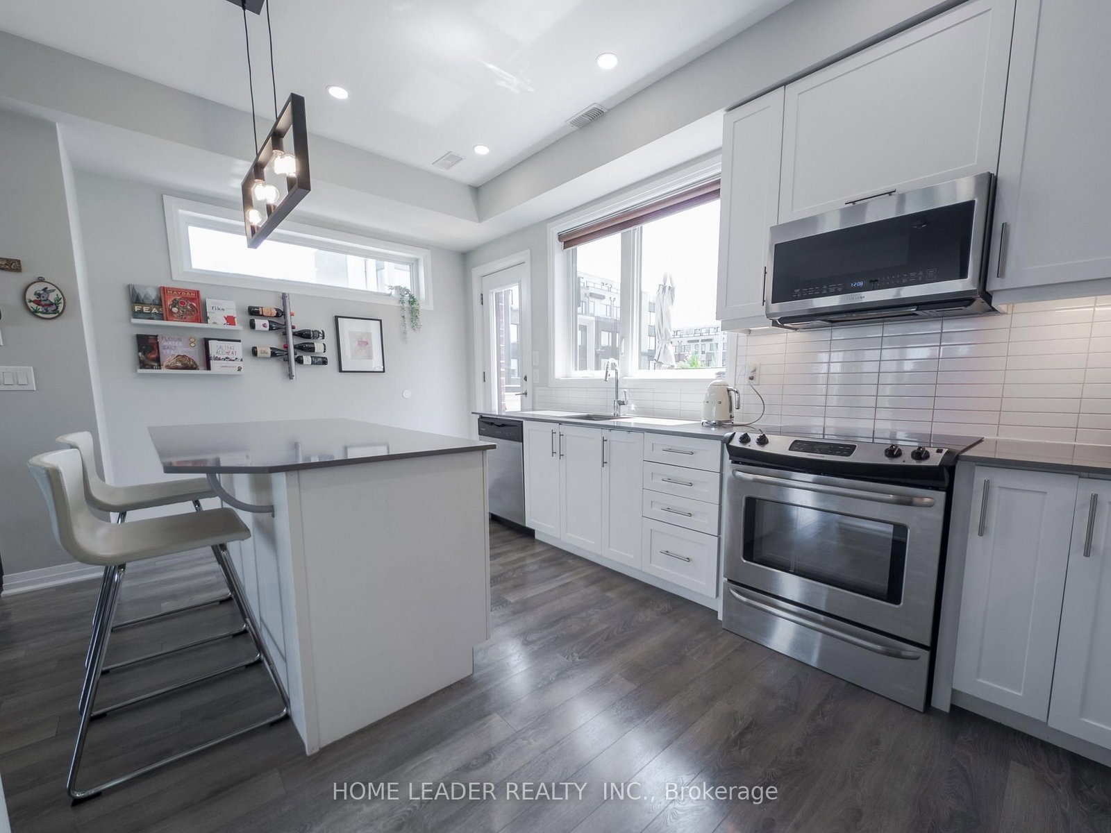 Townhouse sold at 243 Downsview Park Boulevard, Toronto, Ontario, M3K 0A5 - Downsview-Roding-CFB - MLS: W12454953