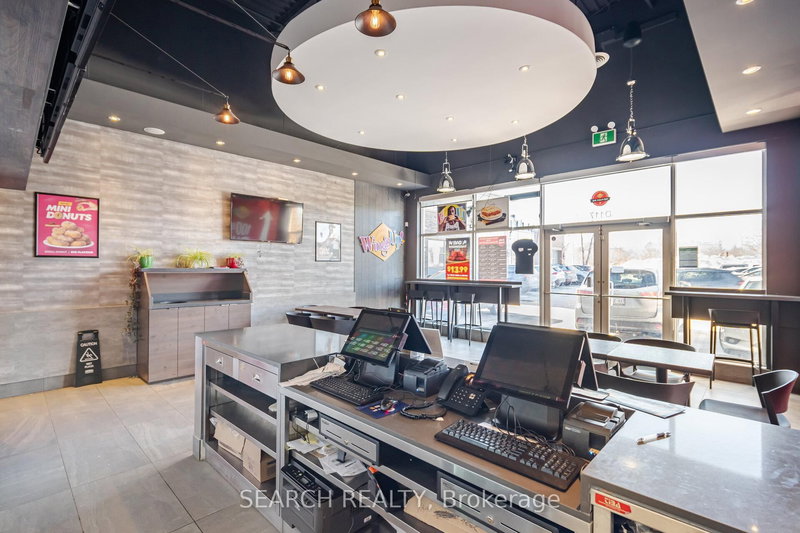 1900 Fowler Dr, Mississauga, L5K 1T7 | Image 2