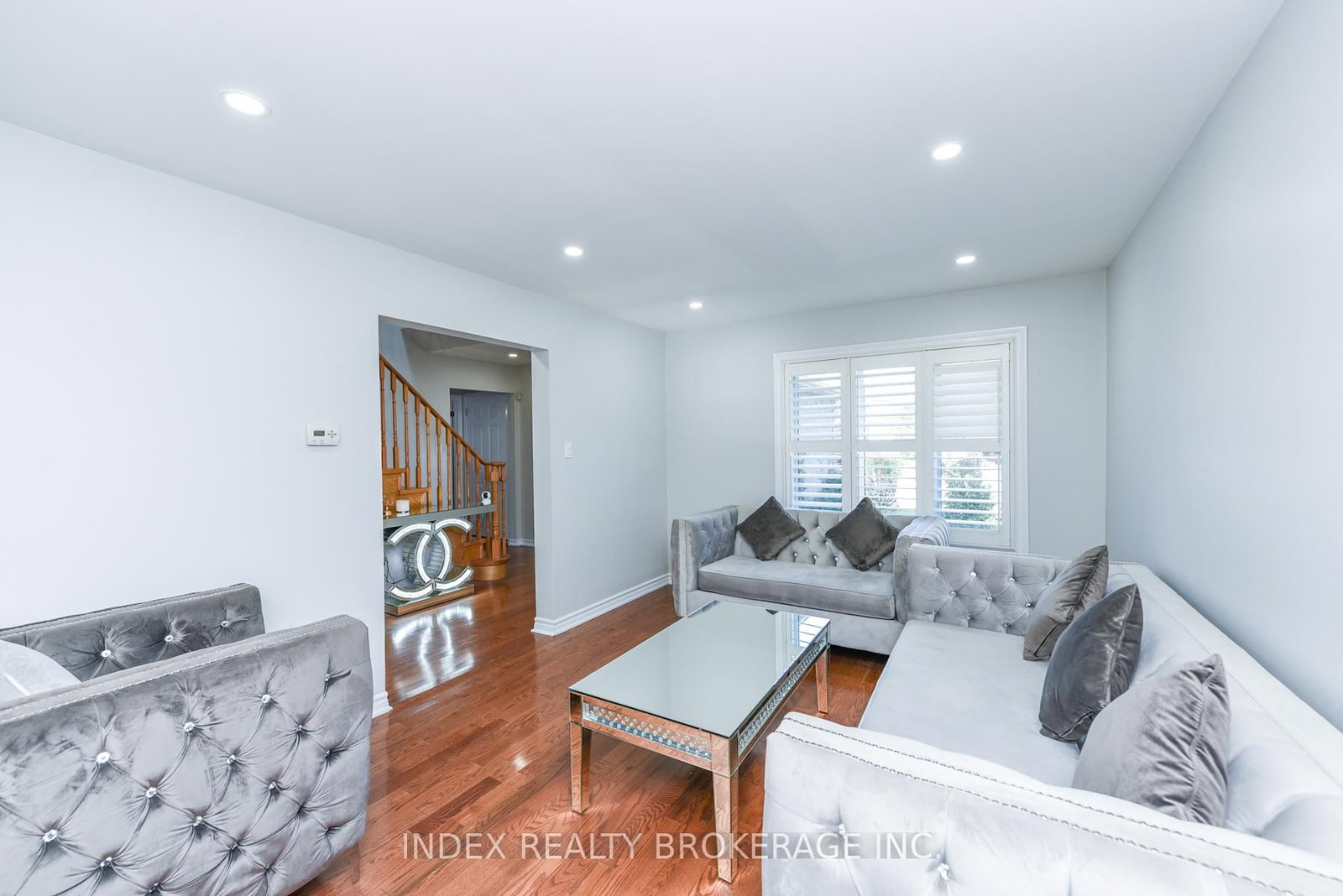 Listing Image 7