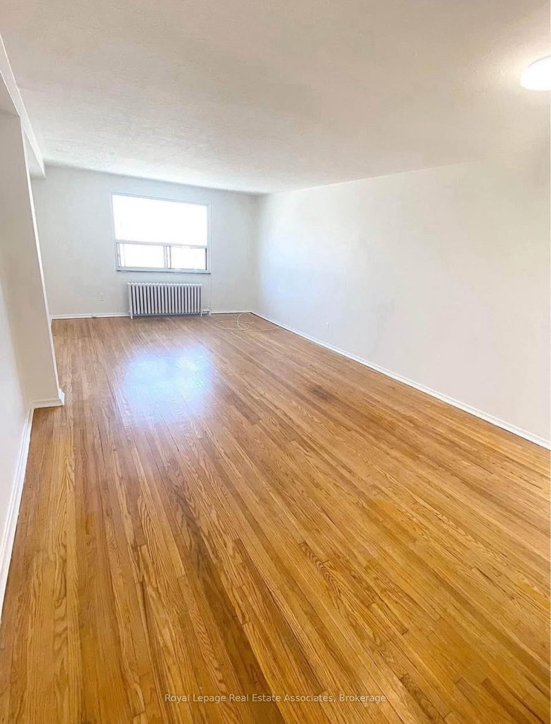 3 - 237 Lakeshore Rd E, Mississauga, L5G 1G8 | Image 2