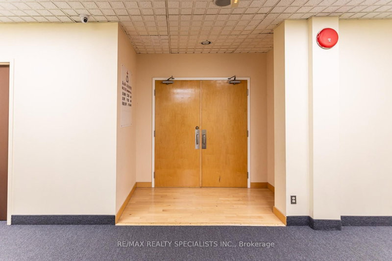 321,322,323,325 - 1550 South Gateway Rd, Mississauga, L4W 5G6 | Image 2