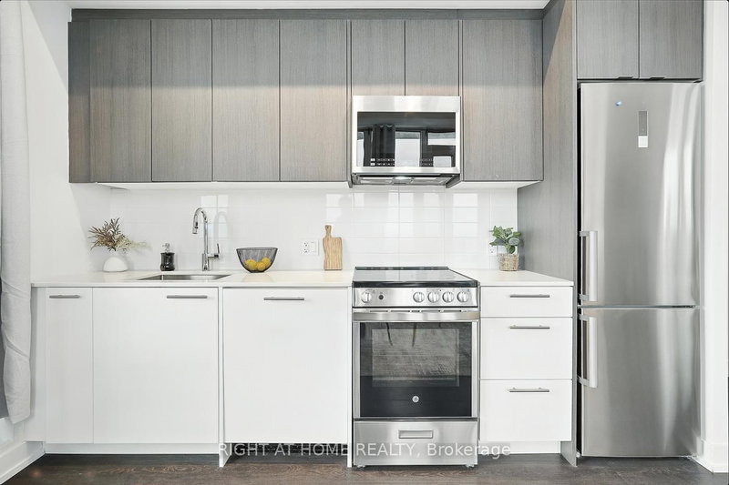 803 - 215 Veterans Dr S, Brampton, L7A 4S6 | Image 2